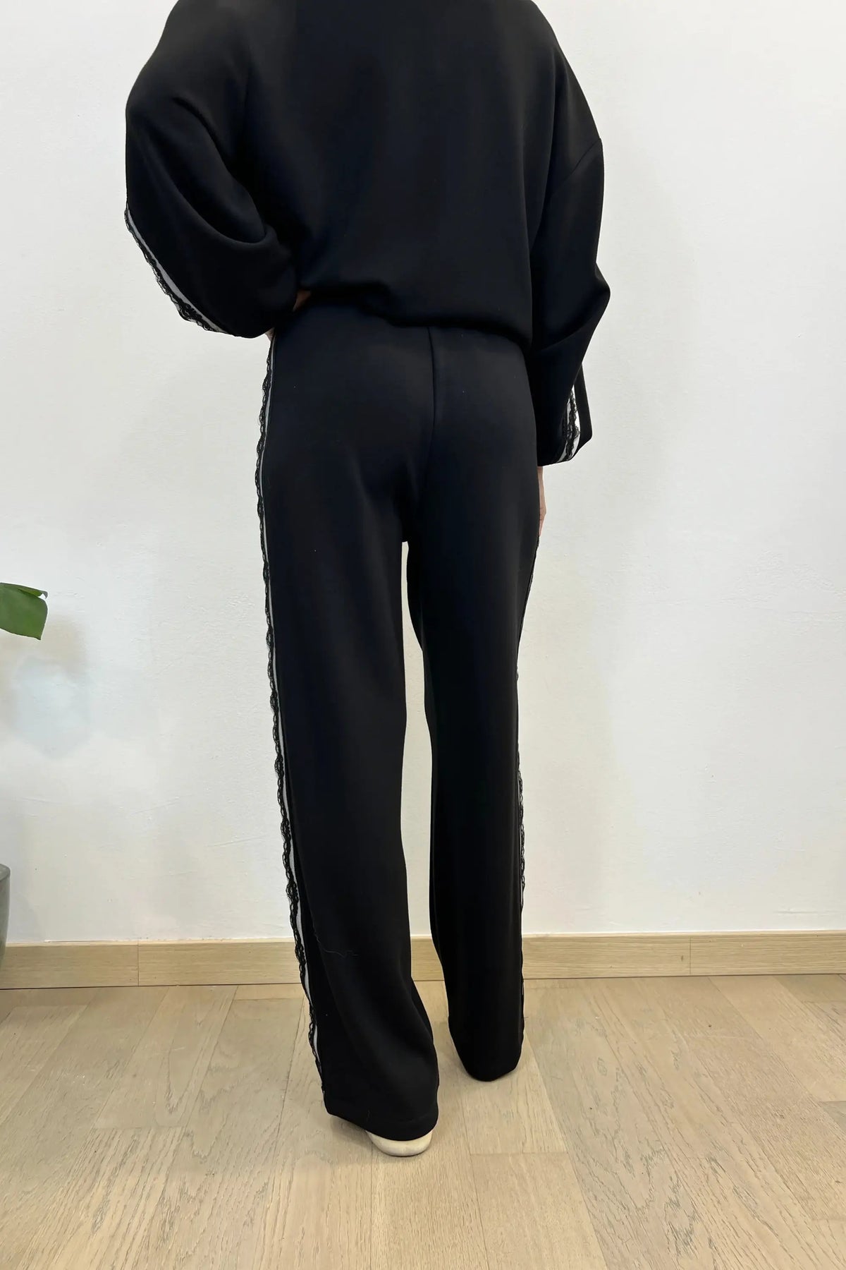 pantalone ricamo